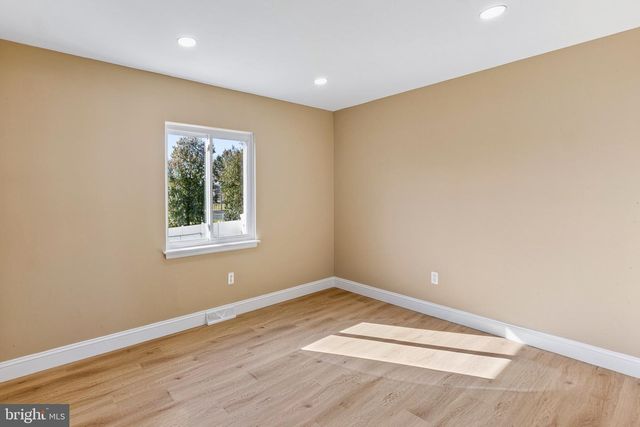 104 CHATHAM RD, Blackwood, NJ 08012