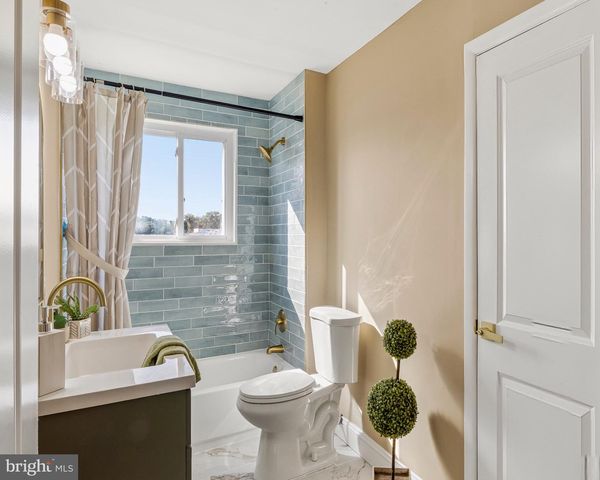 104 CHATHAM RD, Blackwood, NJ 08012