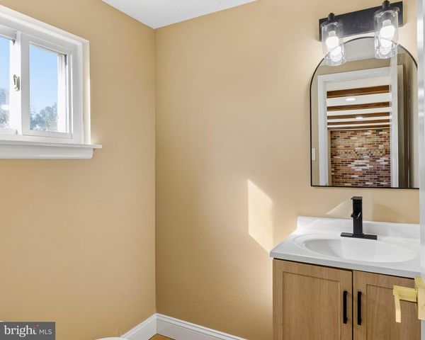 104 CHATHAM RD, Blackwood, NJ 08012