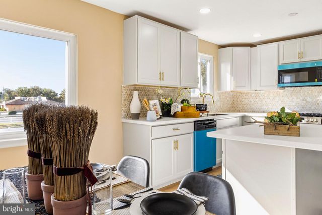 104 CHATHAM RD, Blackwood, NJ 08012