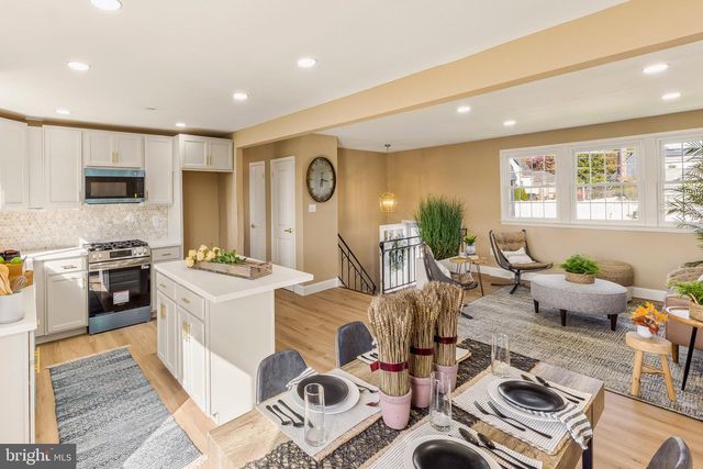 104 CHATHAM RD, Blackwood, NJ 08012