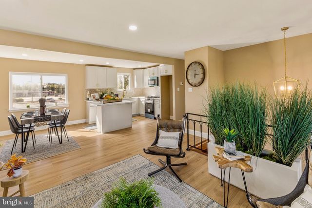 104 CHATHAM RD, Blackwood, NJ 08012