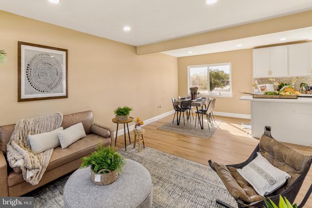 104 CHATHAM RD, Blackwood, NJ 08012