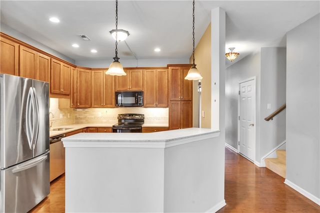 254 Patriot Ln, Economy, PA 15042