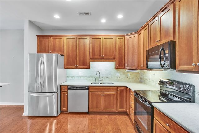 254 Patriot Ln, Economy, PA 15042