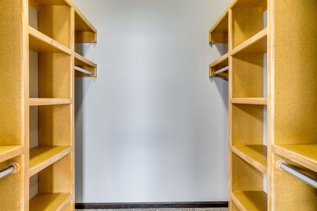 2730 N Woodridge St, Wichita, KS 67226