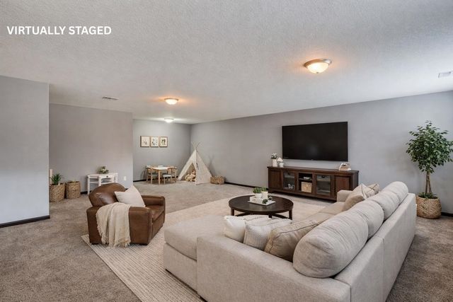 2730 N Woodridge St, Wichita, KS 67226