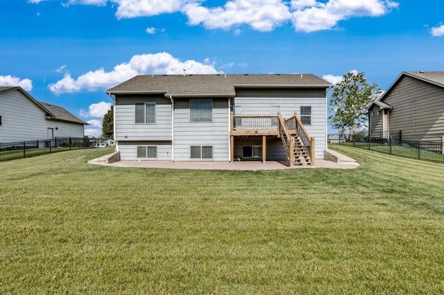 2730 N Woodridge St, Wichita, KS 67226