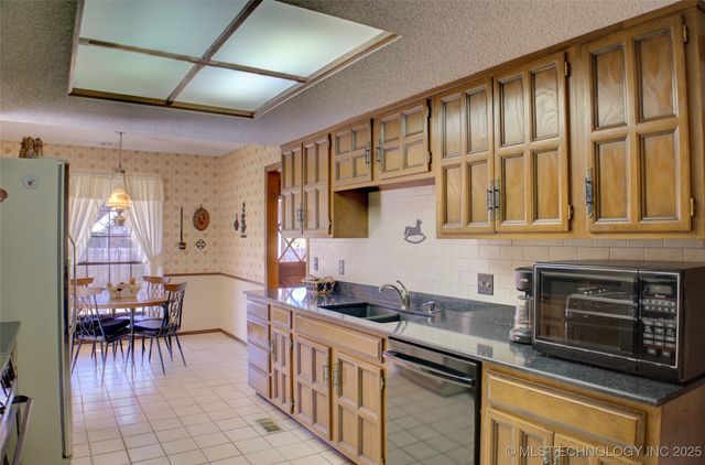 2618 E 72nd Street, Tulsa, OK 74136