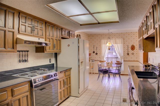 2618 E 72nd Street, Tulsa, OK 74136