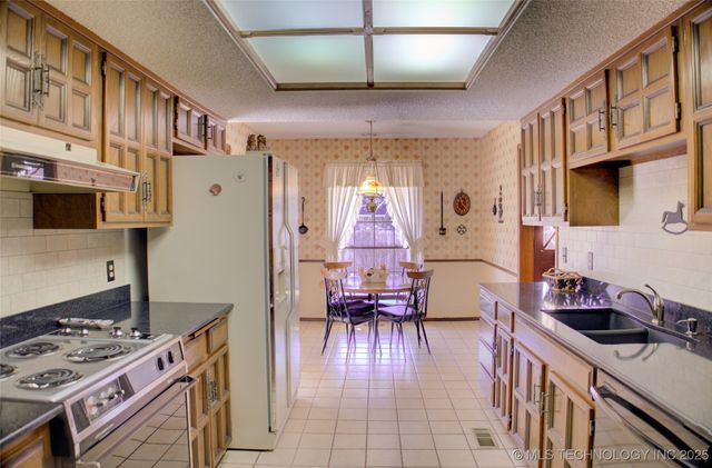 2618 E 72nd Street, Tulsa, OK 74136