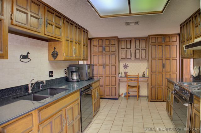 2618 E 72nd Street, Tulsa, OK 74136