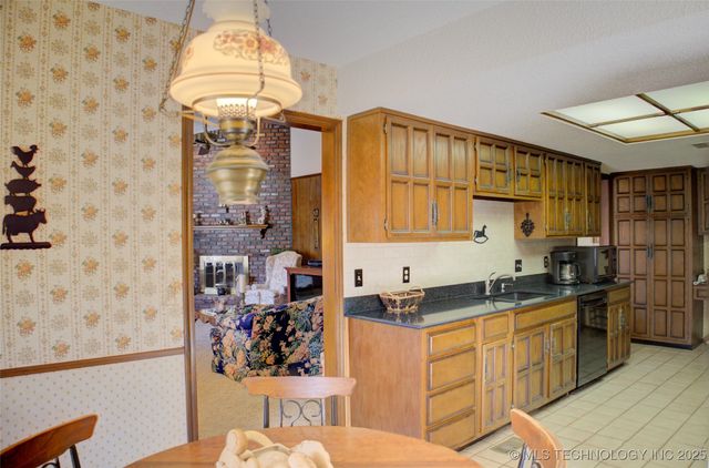 2618 E 72nd Street, Tulsa, OK 74136