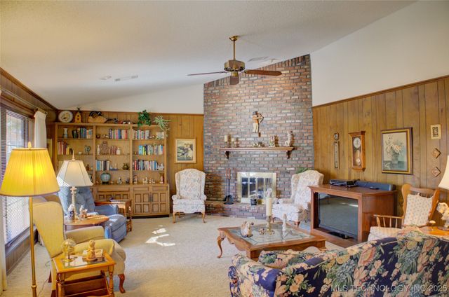 2618 E 72nd Street, Tulsa, OK 74136