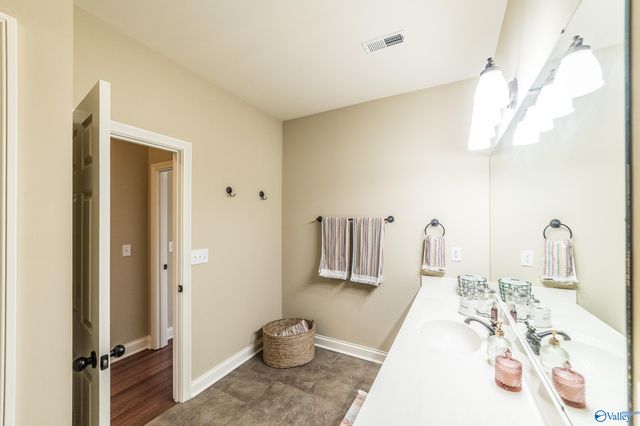 218 NE Treetop Drive, Huntsville, AL 35801