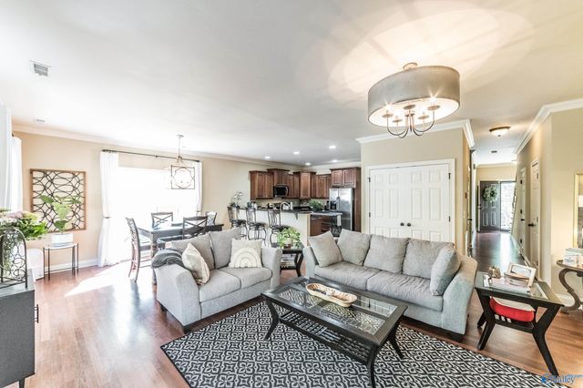 218 NE Treetop Drive, Huntsville, AL 35801