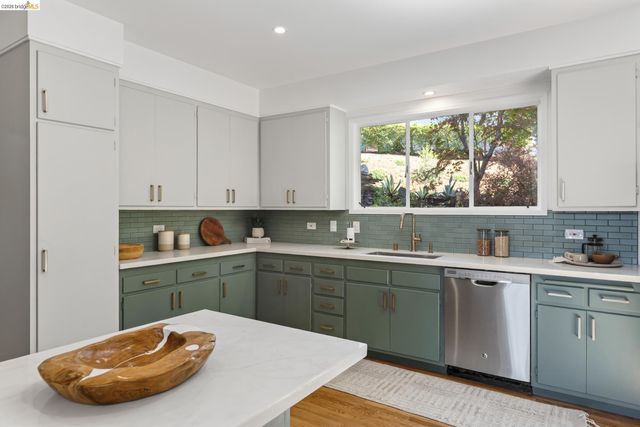 5727 La Salle Ave, Oakland, CA 94611