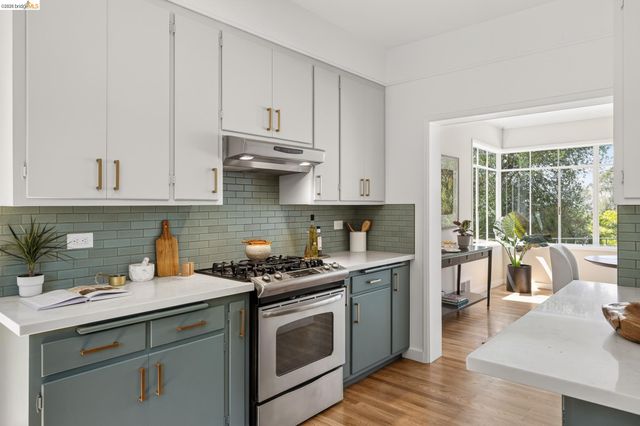 5727 La Salle Ave, Oakland, CA 94611