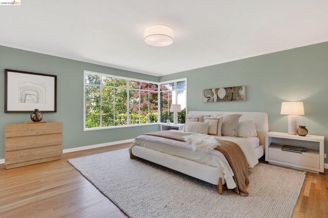 5727 La Salle Ave, Oakland, CA 94611