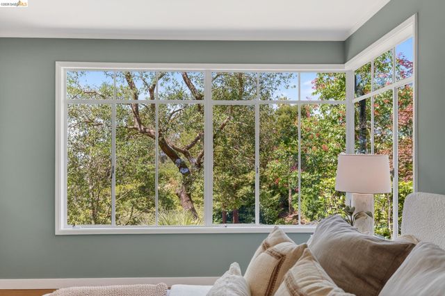 5727 La Salle Ave, Oakland, CA 94611