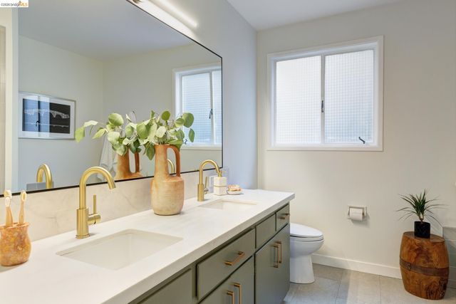 5727 La Salle Ave, Oakland, CA 94611