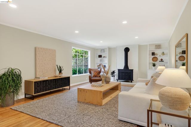 5727 La Salle Ave, Oakland, CA 94611