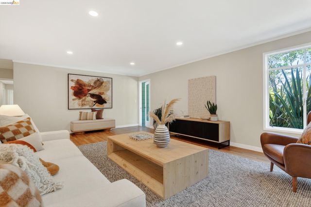 5727 La Salle Ave, Oakland, CA 94611