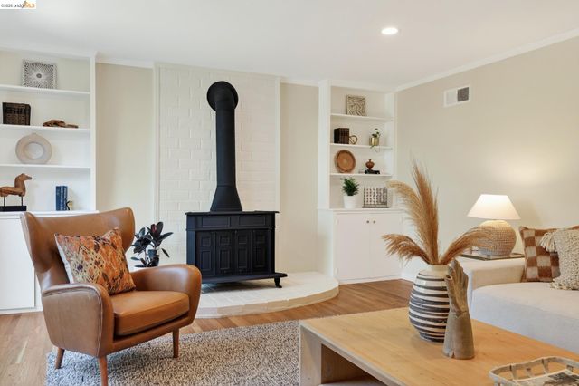5727 La Salle Ave, Oakland, CA 94611