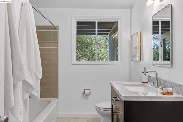 5727 La Salle Ave, Oakland, CA 94611