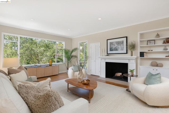 5727 La Salle Ave, Oakland, CA 94611