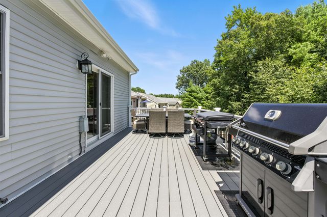 102 Cherrywood Drive, Nashua, NH 03062