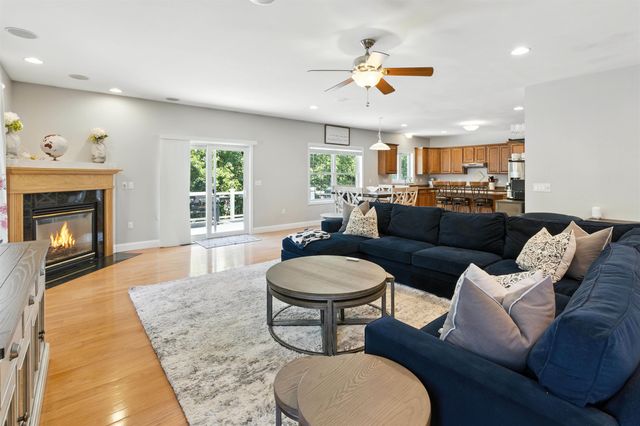 102 Cherrywood Drive, Nashua, NH 03062