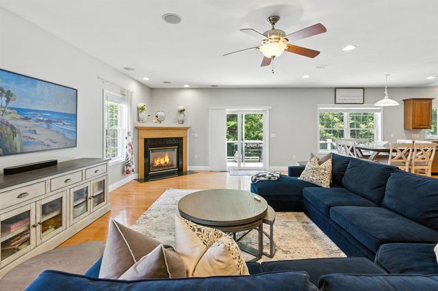 102 Cherrywood Drive, Nashua, NH 03062