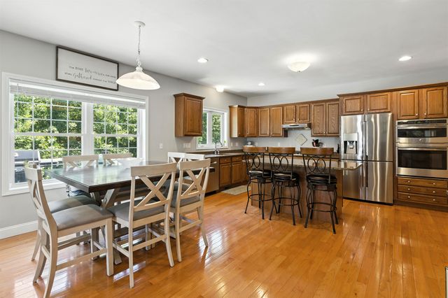102 Cherrywood Drive, Nashua, NH 03062