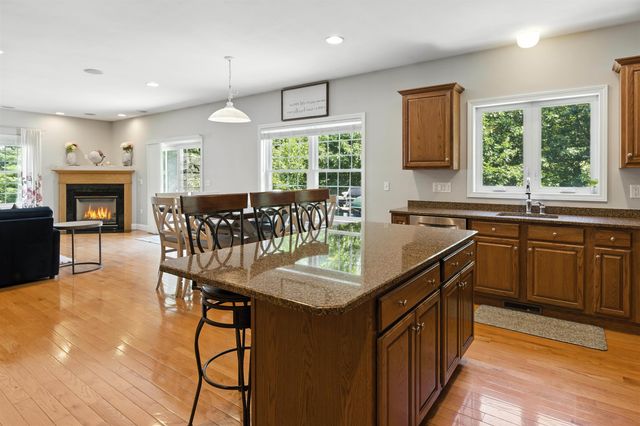 102 Cherrywood Drive, Nashua, NH 03062