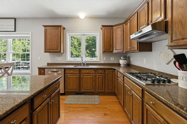 102 Cherrywood Drive, Nashua, NH 03062