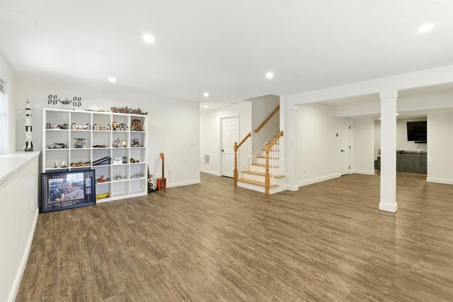 102 Cherrywood Drive, Nashua, NH 03062