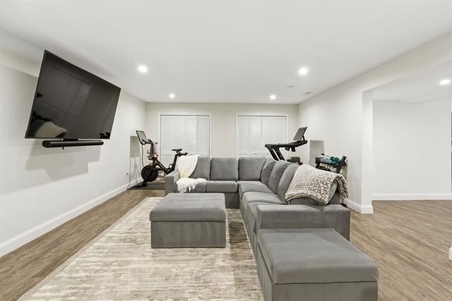102 Cherrywood Drive, Nashua, NH 03062