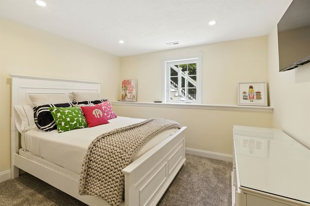 102 Cherrywood Drive, Nashua, NH 03062