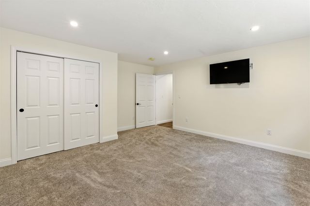 102 Cherrywood Drive, Nashua, NH 03062