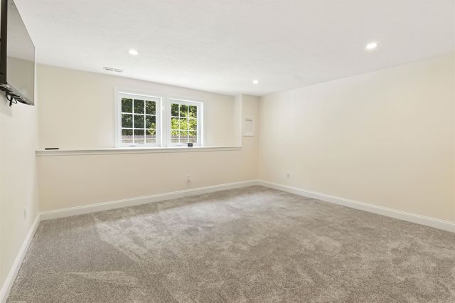 102 Cherrywood Drive, Nashua, NH 03062