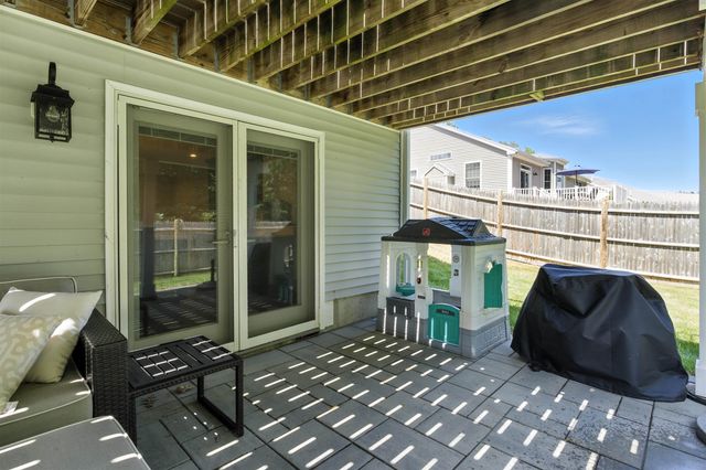102 Cherrywood Drive, Nashua, NH 03062