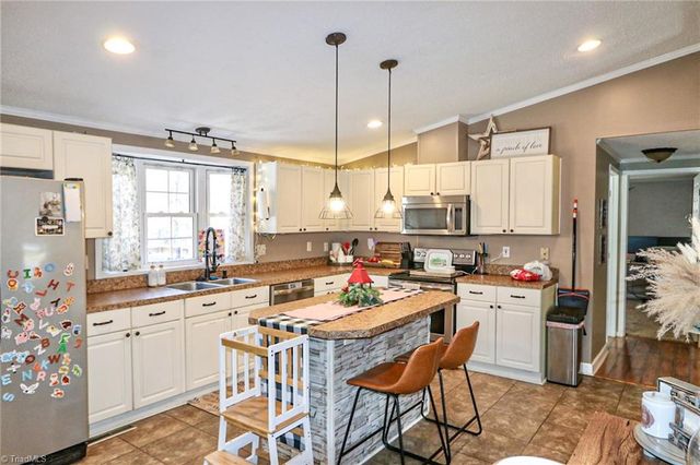 1759 Grandview Drive, Sparta, NC 28675