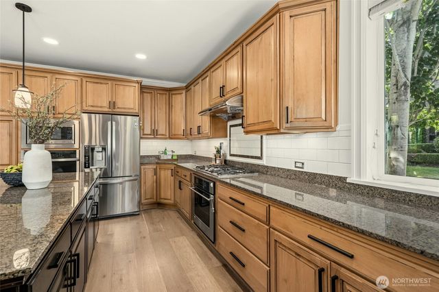 16048 SE 45th Place, Bellevue, WA 98006