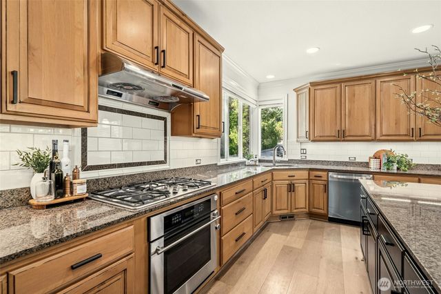 16048 SE 45th Place, Bellevue, WA 98006