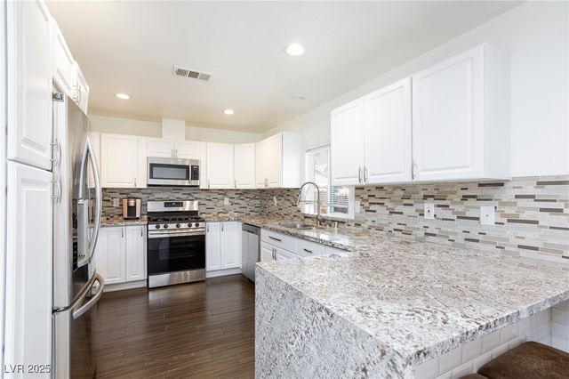 7728 Seagull Avenue, Las Vegas, NV 89145