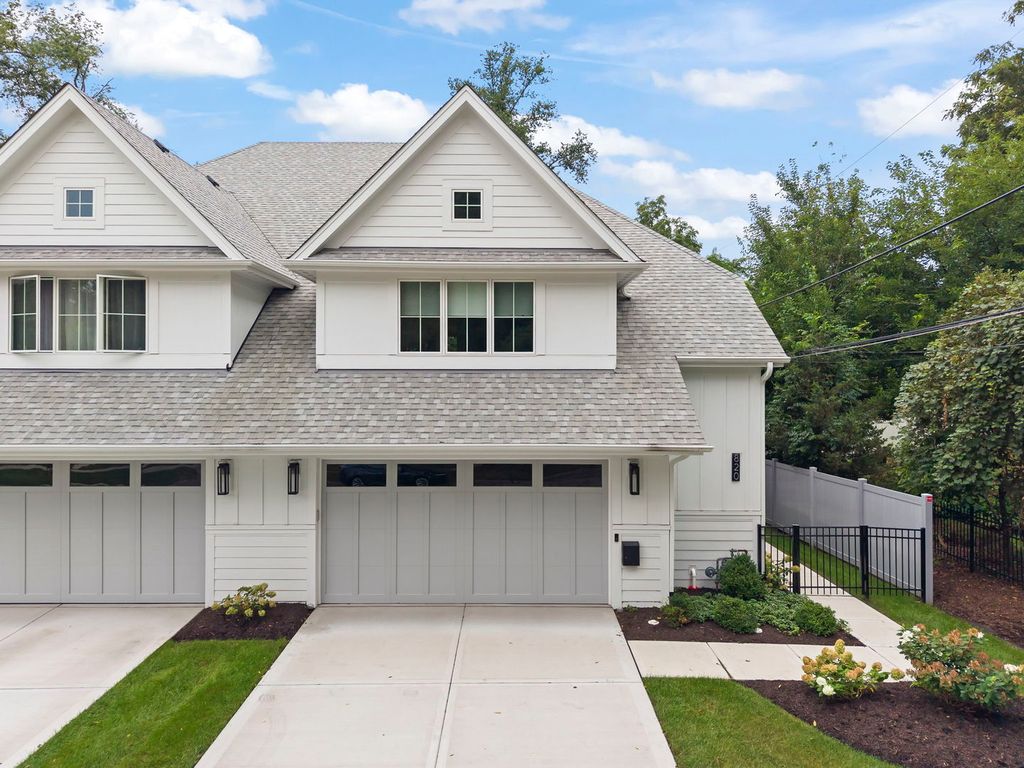 820 E Franklin Avenue, Naperville, IL 60540 — exterior