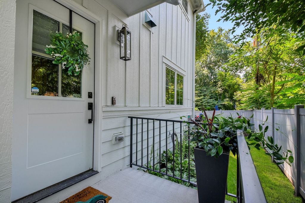 820 E Franklin Avenue, Naperville, IL 60540 — photo 2