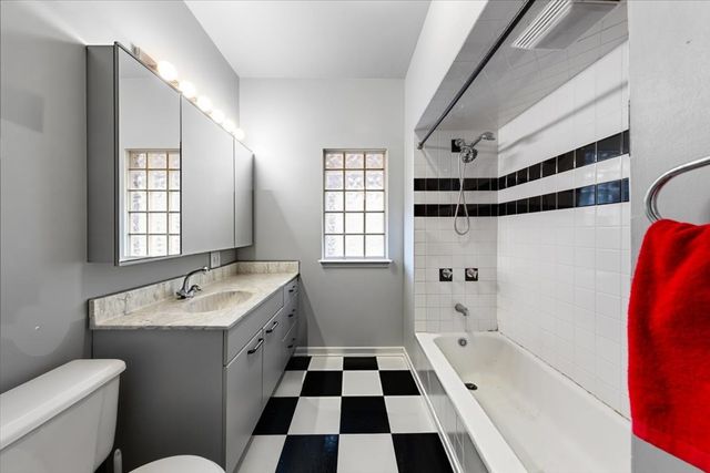 5021 W Irving Park Road, Chicago, IL 60641