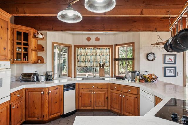 27 Beechwood Ct, Napa, CA 94558